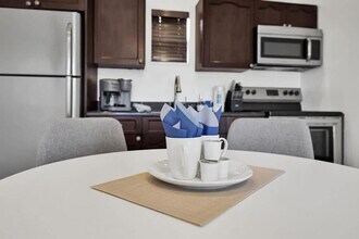 333 Walnut St in Hollywood, FL - Foto de edificio - Building Photo