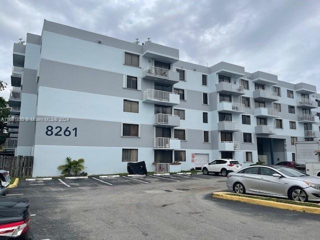 8261 NW 8th St in Miami, FL - Building Photo - Building Photo