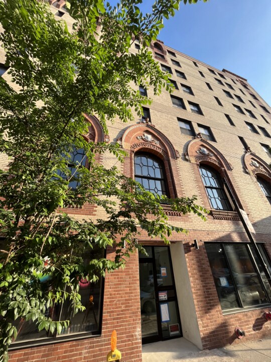 1049 W Lawrence Ave, Unit 303 in Chicago, IL - Building Photo