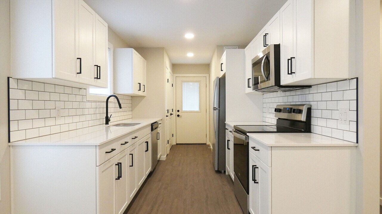 208 Yale Ave E in Winnipeg, MB - Building Photo