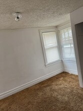704 W 1st St in Waterloo, IA - Building Photo - Building Photo