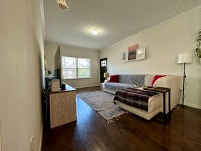 942 Flora St, Unit Flora St 1st fl in Elizabeth, NJ - Building Photo - Building Photo