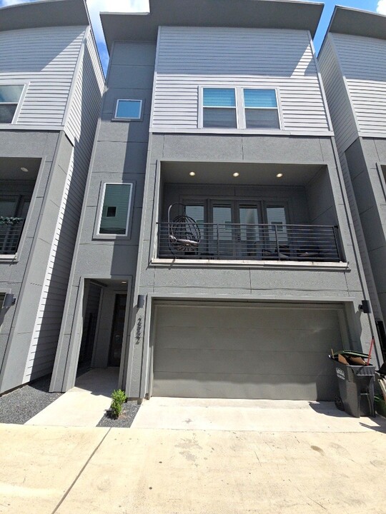 2852 Cline St in Houston, TX - Building Photo