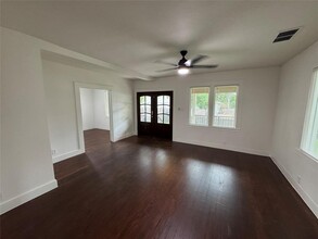 1005 E 39th St in Austin, TX - Foto de edificio - Building Photo