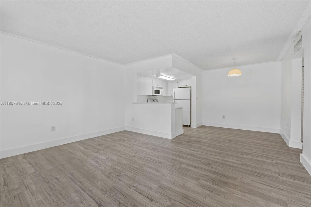 8615 NW 5th Terrace in Miami, FL - Building Photo