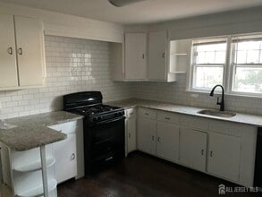 60 Kensington Ave in Old Bridge, NJ - Building Photo - Building Photo