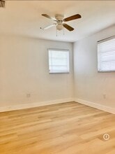 2538 SW 11th St, Unit #2 in Miami, FL - Foto de edificio - Building Photo