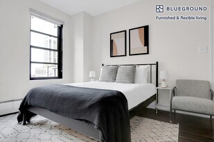 200 E Chestnut St in Chicago, IL - Building Photo