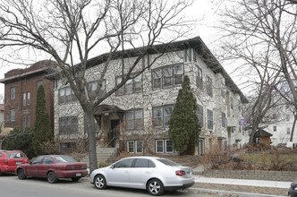 2525 Emerson Ave S in Minneapolis, MN - Building Photo - Building Photo