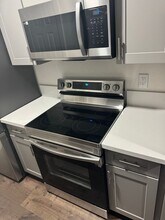 5906 Walerga Rd in Sacramento, CA - Foto de edificio - Building Photo