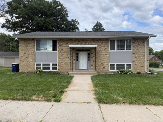 305 N Van Buren Ave