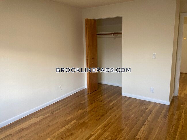 222 Babcock St-Unit -4d in Brookline, MA - Building Photo - Building Photo