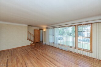 2207 Campus Rd in Beachwood, OH - Foto de edificio - Building Photo