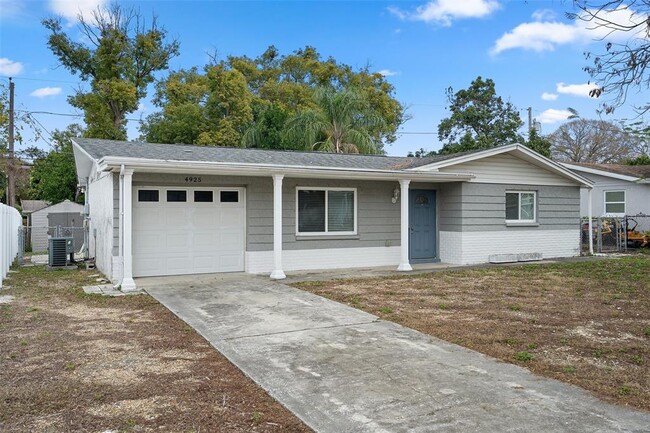 4925 Beacon Hill Dr in New Port Richey, FL - Foto de edificio - Building Photo