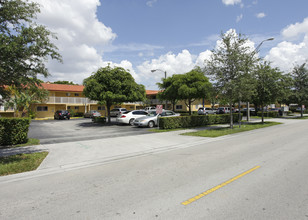 Green Oak in Hialeah, FL - Building Photo - Building Photo