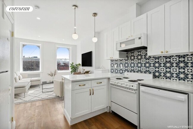11 Carmine St in New York, NY - Building Photo - Building Photo