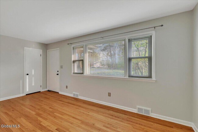 1165 Cresse Ave in Schenectady, NY - Building Photo - Building Photo
