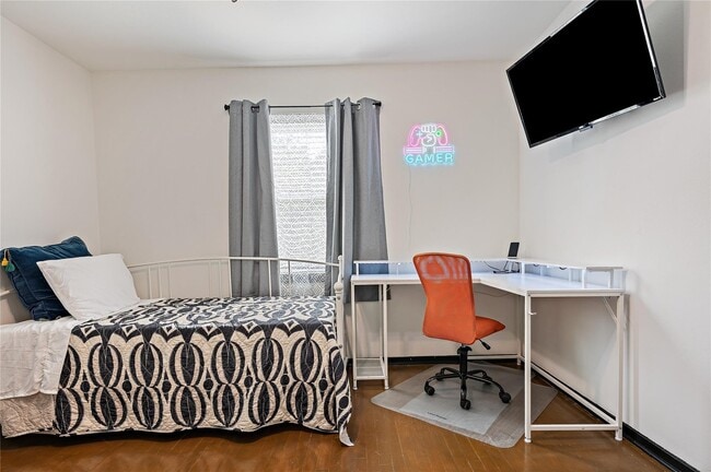 7018 Oleander Ln in Hitchcock, TX - Building Photo - Building Photo