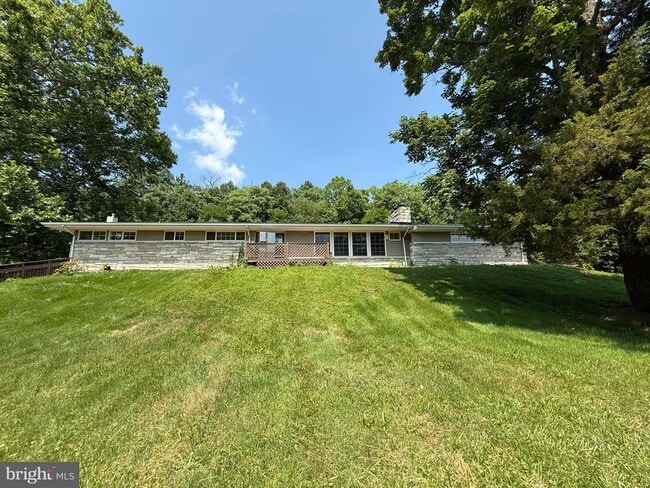 property at 7697 Hedgesville Rd