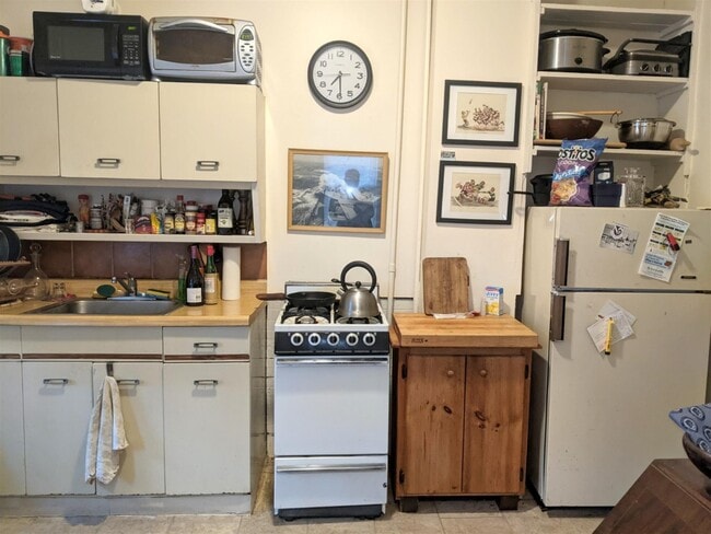 2 Evergreen Sq, Unit 1 in Somerville, MA - Building Photo - Building Photo