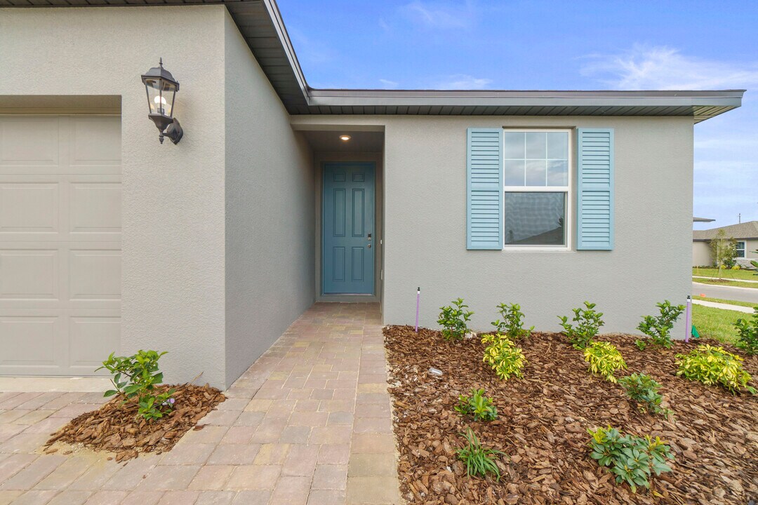 121 Towns Cir in Haines City, FL - Building Photo