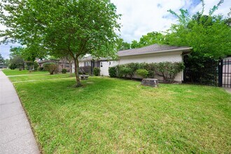 7546 Maple Tree Dr in Houston, TX - Building Photo - Building Photo