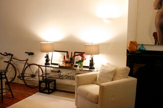 826 N Woodstock St, Unit 1 in Philadelphia, PA - Foto de edificio - Building Photo