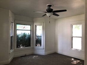 536 W McDonough St in Macomb, IL - Building Photo - Building Photo
