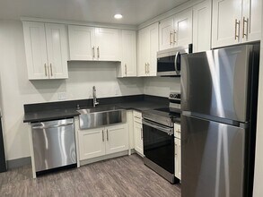 10779 Woodbine St, Unit 105 in Los Angeles, CA - Building Photo - Building Photo