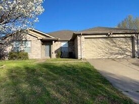 1820 Southridge Ln in Sherman, TX - Building Photo