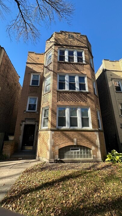 5530 N Artesian Ave in Chicago, IL - Building Photo