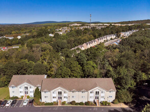 Upland Village Apartments in Pottstown, PA - Foto de edificio - Building Photo