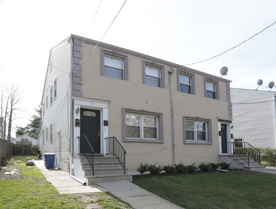 720-722 Ogden St in Elizabeth, NJ - Building Photo