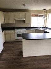 3301 N Meridian St in Newberg, OR - Building Photo - Building Photo