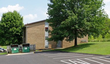 Huntingdon Village Apartments in Hunker, PA - Foto de edificio - Building Photo