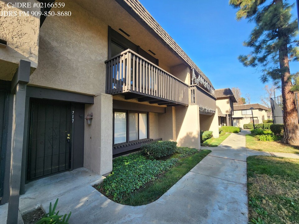 717 Knollwood Ln in San Dimas, CA - Building Photo