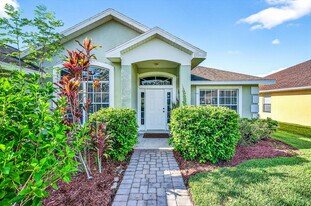 520 N Valencia Cir SW in Vero Beach, FL - Building Photo