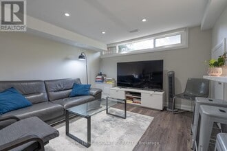 305 Blue Grass Blvd in Richmond Hill, ON - Building Photo - Building Photo