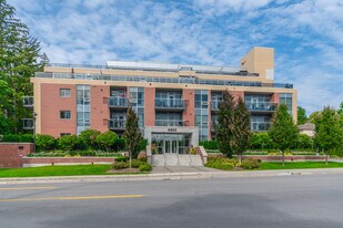 8302 Islington Ave. in Vaughan, ON - Building Photo