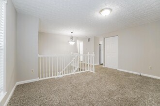 6976 Endsleigh Dr in Reynoldsburg, OH - Building Photo - Building Photo