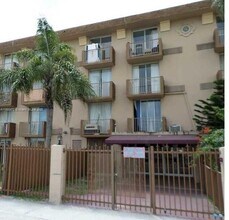 16450 NW 2nd Ave in Miami, FL - Building Photo - Building Photo