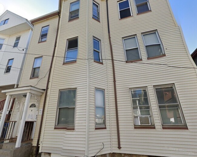 8 Sunset St, Unit 1