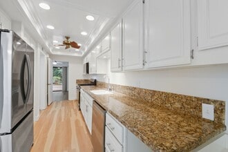 15025 Whittier Blvd in Whittier, CA - Foto de edificio - Building Photo