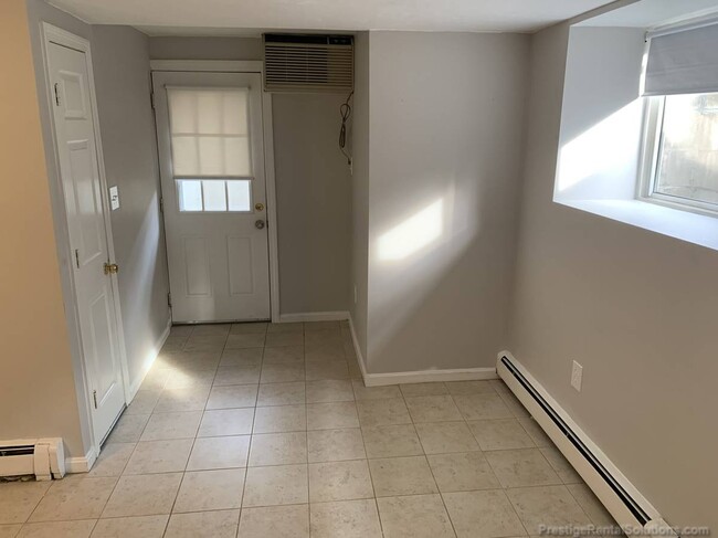 21 Linden St, Unit A in Boston, MA - Foto de edificio - Building Photo