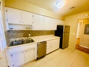 8469 San Clemente Dr in Jacksonville, FL - Building Photo - Building Photo