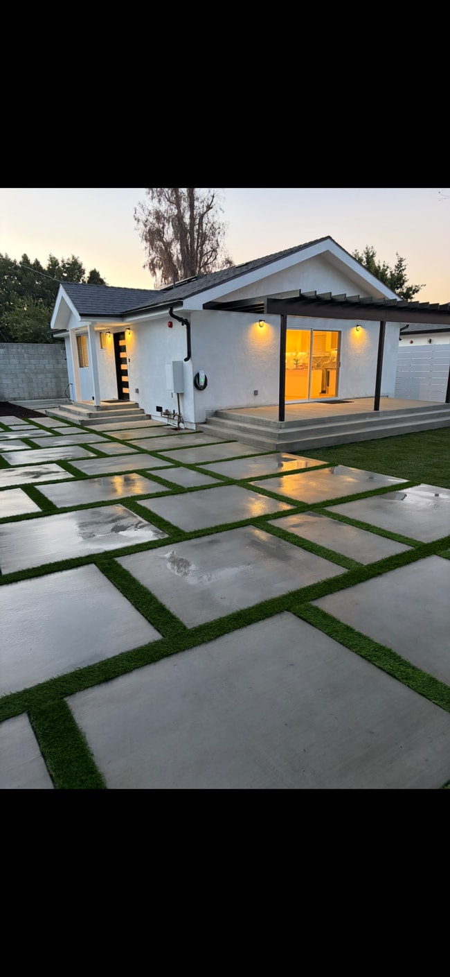 property at 22827 1/2 Calvert St