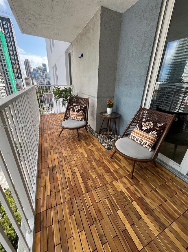 property at 800 N Miami Ave
