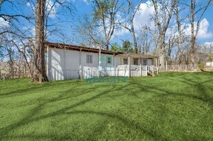 15391 Flud Rd in Kemp, TX - Building Photo