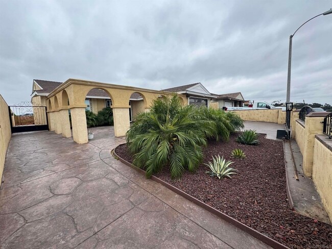 property at 1435 Ava St