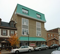 Delaware River Breeze Condominiums in Bristol, PA - Foto de edificio - Building Photo